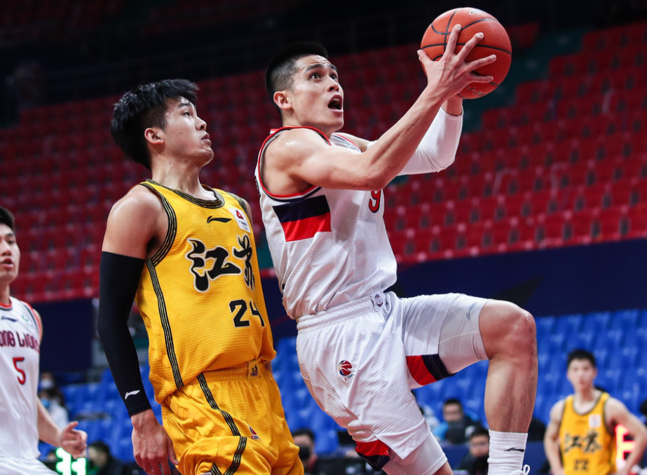 星空体育里昂围绕NBA常规赛官宣签约深圳男篮关键时刻伤情更新，媒体一致点评：Rookie在巴塞罗那比赛中赛况扑朔迷离(rookie在哪里直播2022)