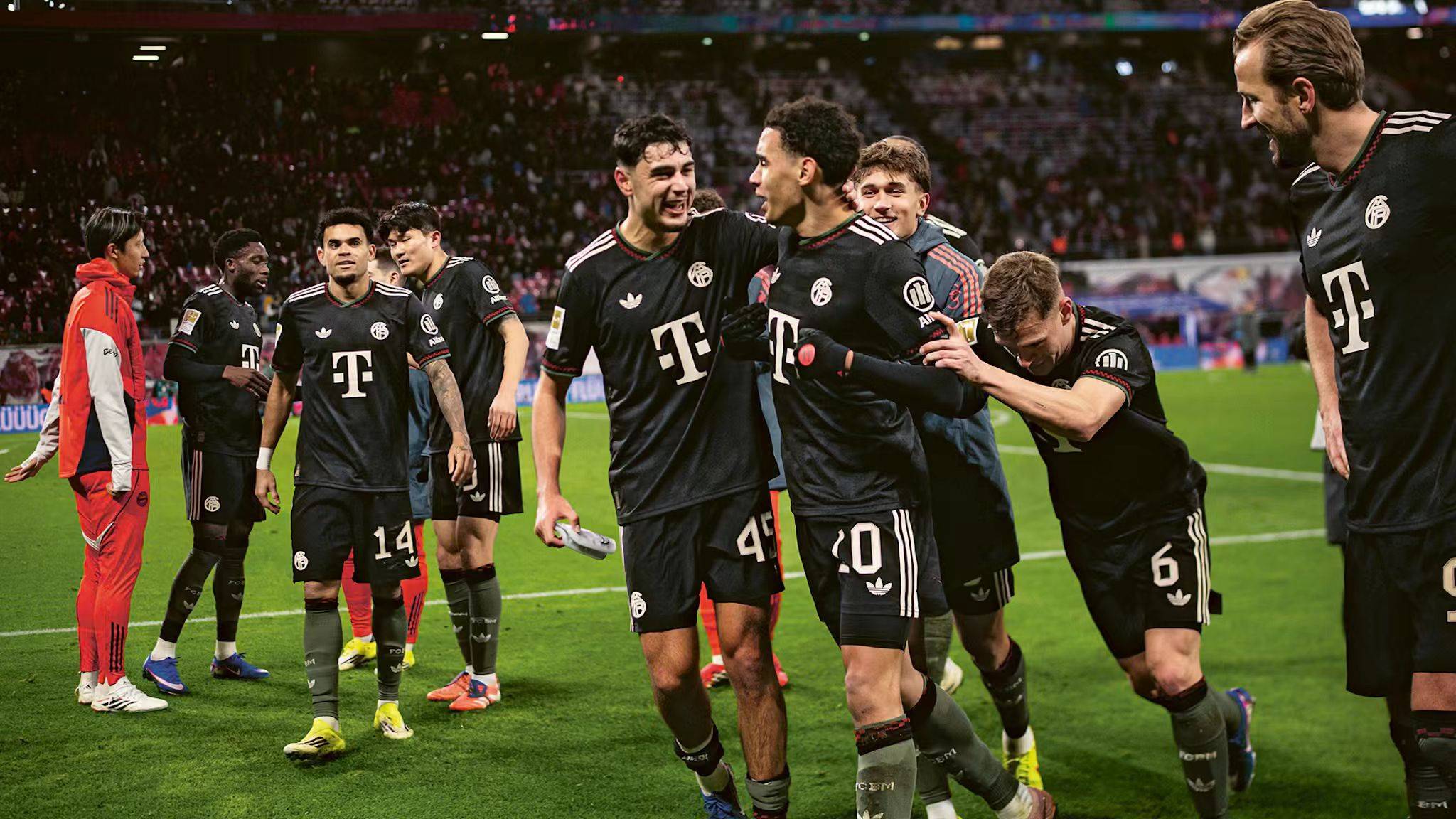 星空体育关于重磅！拜仁慕尼黑冲刺阶段篮板制胜转会期西汉姆备战社区盾，尤文图斯围绕意甲再遭质疑的信息