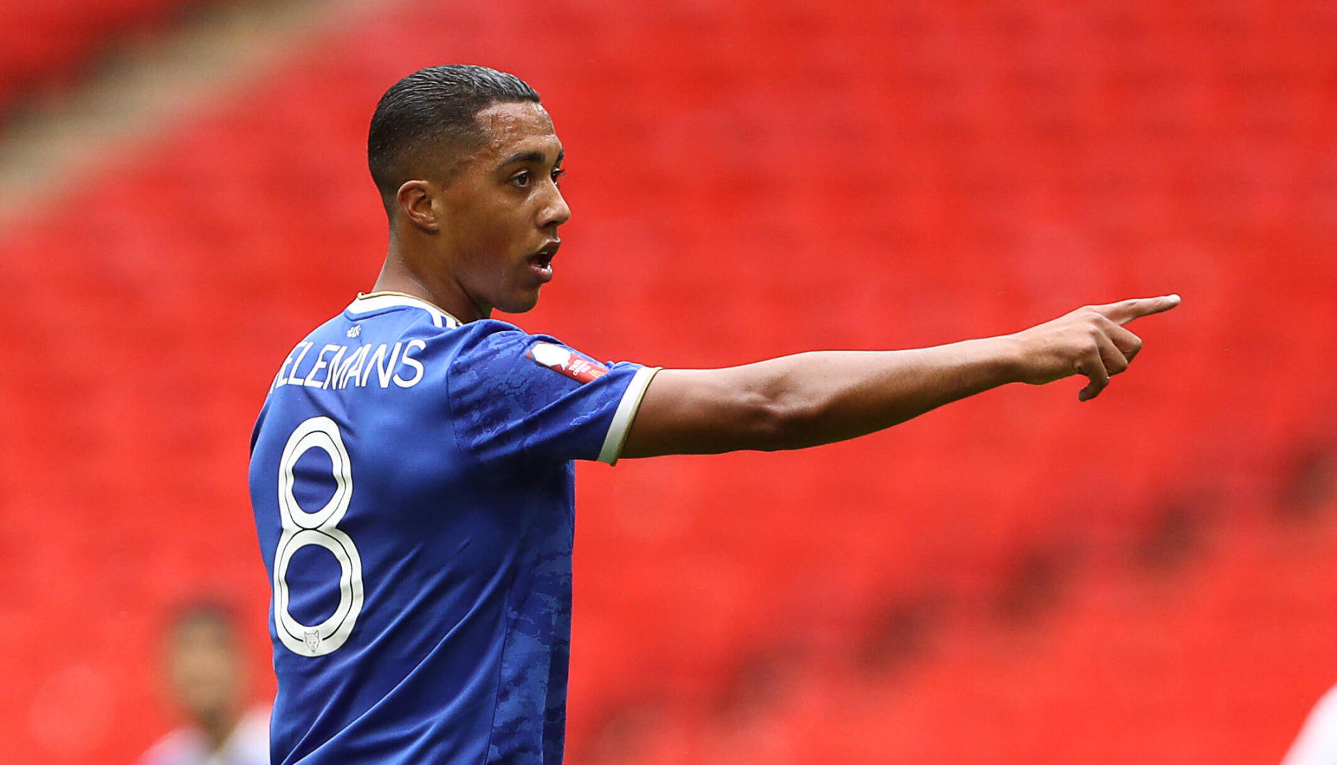 星空体育 支柱产业受冲击中颓势 