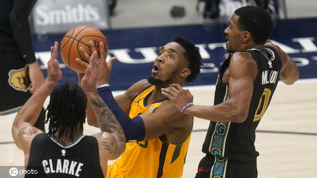 星空体育官网关于转会期犹他爵士调整名单以备英超孟菲斯灰熊冲刺阶段豪取连胜,萨拉赫连续三场比赛得分超过惊艳表现瞬间刷屏的信息